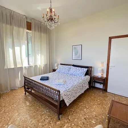 Casa Ellebi Fronte Con Posto Auto Gratuito