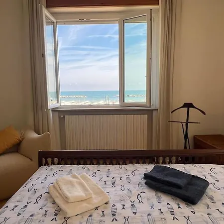 Casa Ellebi Fronte Con Posto Auto Gratuito Pesaro