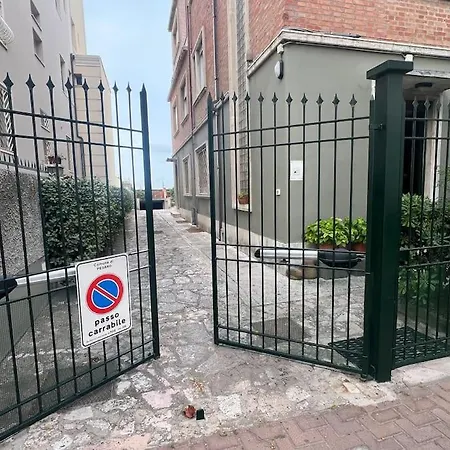 Casa Ellebi Fronte Con Posto Auto Gratuito Apartment Pesaro